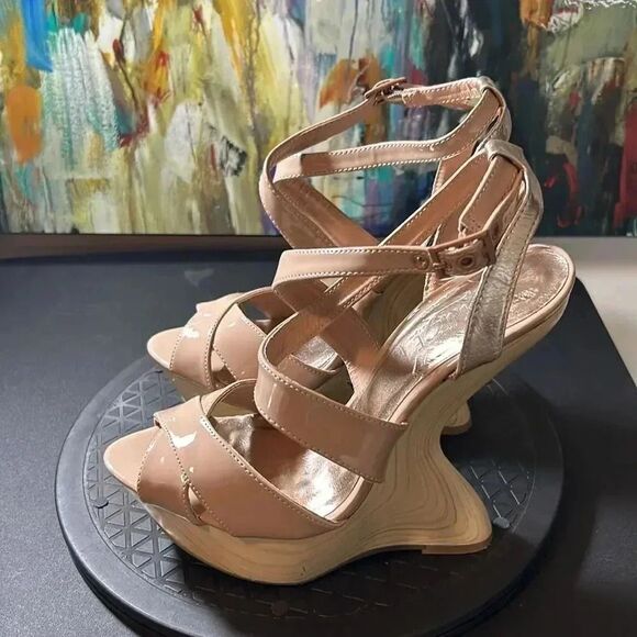 🔥LIKE NEW🔥 Unique and Rare / Size 10 / Heel Height 4 inches - Picture 3 of 4